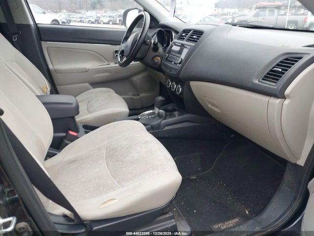 2017 MITSUBISHI OUTLANDER SPORT JA4AR3AU0HZ055661 Photo 4