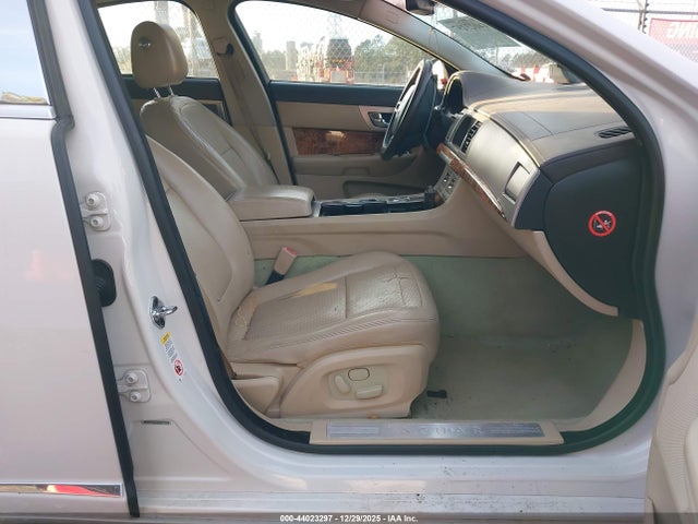 2010 JAGUAR XF SAJWA0GBXALR59244 Photo 4