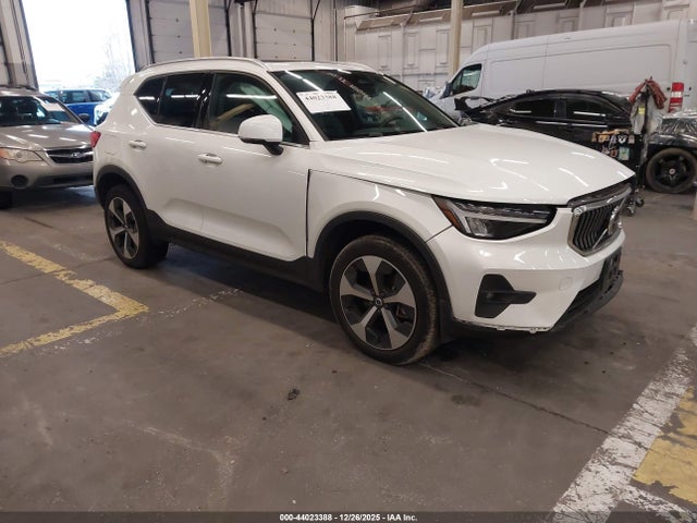 2023 VOLVO XC40 YV4L12UN5P2093993