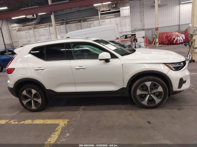 YV4L12UN5P2093993 Volvo Xc40 B5 Plus Bright Theme