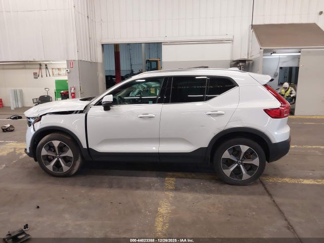 YV4L12UN5P2093993 Volvo Xc40 B5 Plus Bright Theme