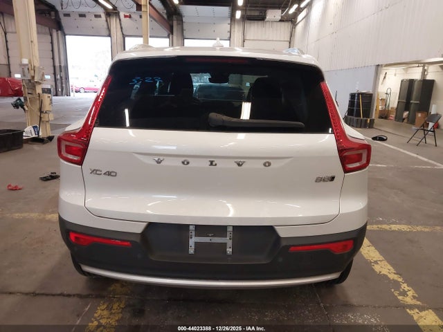 YV4L12UN5P2093993 Volvo Xc40 B5 Plus Bright Theme