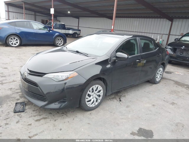 Toyota COROLLA LE 2018 2T1BURHE6JC021850 Image 2