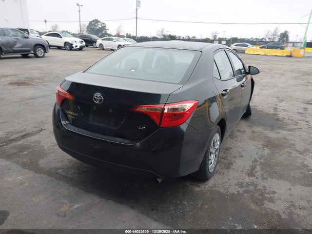 Toyota COROLLA LE 2018 2T1BURHE6JC021850 Image 4