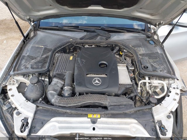 44023541 :رقم المزاد ، 55SWF4JB2HU221241 vin ، 2017 Mercedes-benz C 300 مزاد بيع
