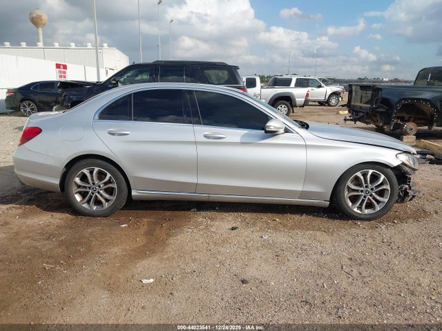 44023541 :رقم المزاد ، 55SWF4JB2HU221241 vin ، 2017 Mercedes-benz C 300 مزاد بيع