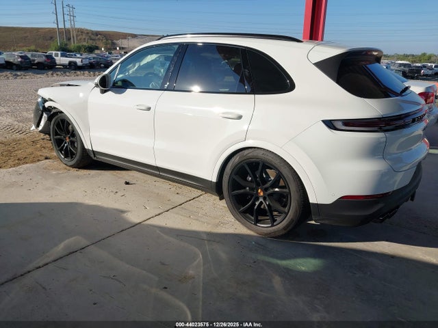 2025 PORSCHE CAYENNE WP1AA2AY3SDA01235 Photo 2