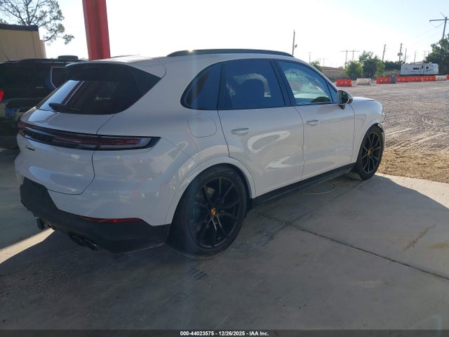 2025 PORSCHE CAYENNE WP1AA2AY3SDA01235 Photo 3