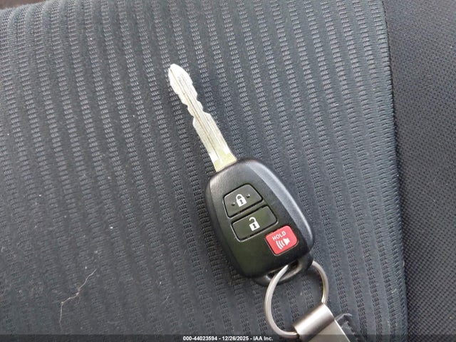 Toyota RAV4 LE 2015 JTMBFREV4FJ033991 Image 11