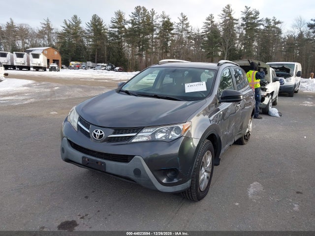 Toyota RAV4 LE 2015 JTMBFREV4FJ033991 Image 2