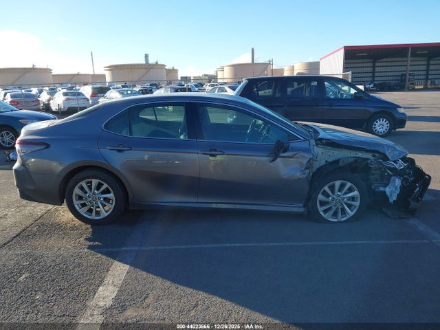 4T1C11AK7MU442106 Toyota CAMRY LE