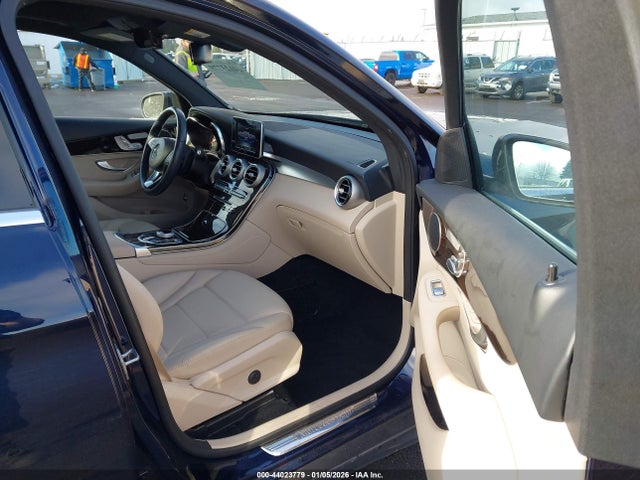 WDC0G4KB8HF258884 Mercedes-Benz Glc 300 4matic