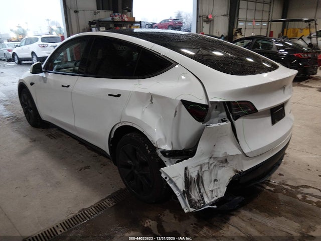 2024 TESLA MODEL Y 7SAYGDEE8RF150904 Photo 2
