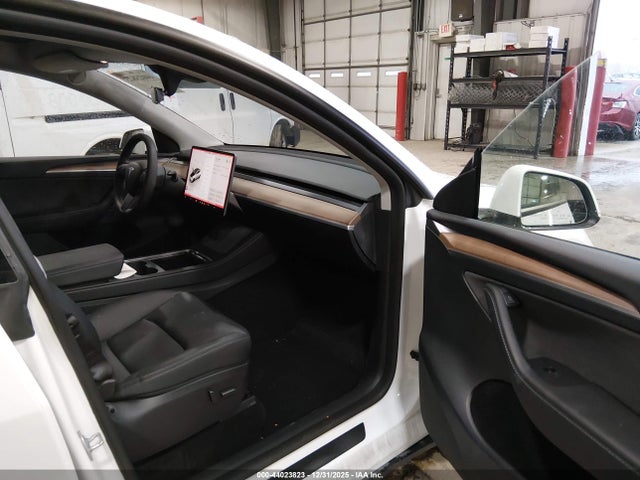 2024 TESLA MODEL Y 7SAYGDEE8RF150904 Photo 4