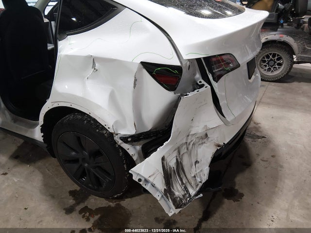 2024 TESLA MODEL Y 7SAYGDEE8RF150904 Photo 5
