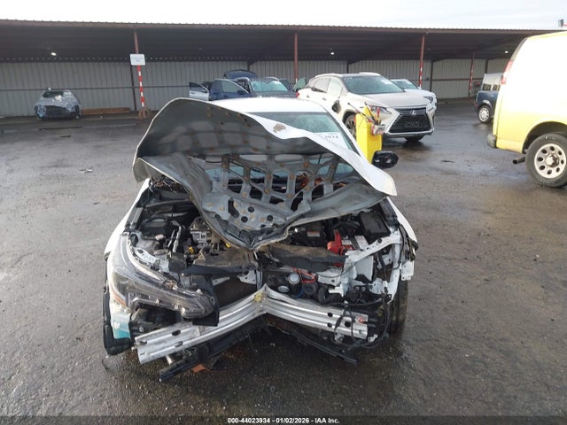 Toyota Corolla Hybrid Le 2022 JTDEAMDE0N3014048 Image 13