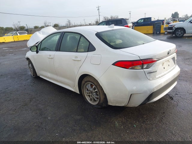 Toyota Corolla Hybrid Le 2022 JTDEAMDE0N3014048 Image 3