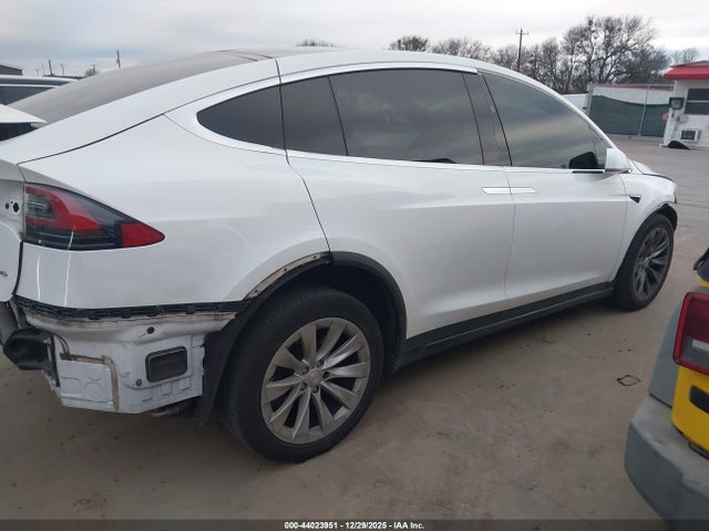 Продажа на аукционе авто 2018 Tesla Model X 100d/75d/p100d, vin: 5YJXCBE29JF088402, номер лота: 44023951