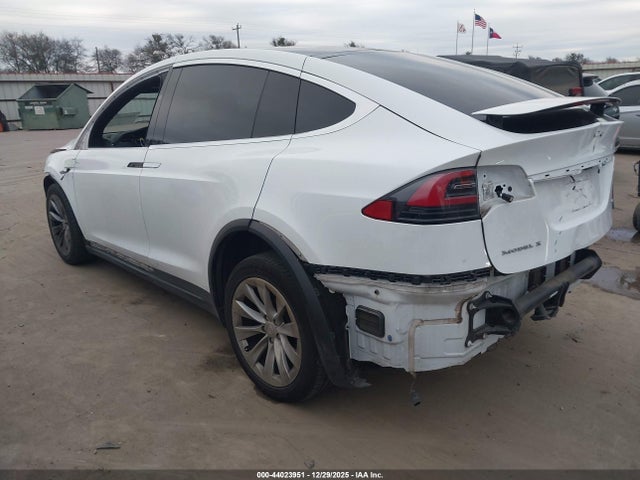 Продажа на аукционе авто 2018 Tesla Model X 100d/75d/p100d, vin: 5YJXCBE29JF088402, номер лота: 44023951