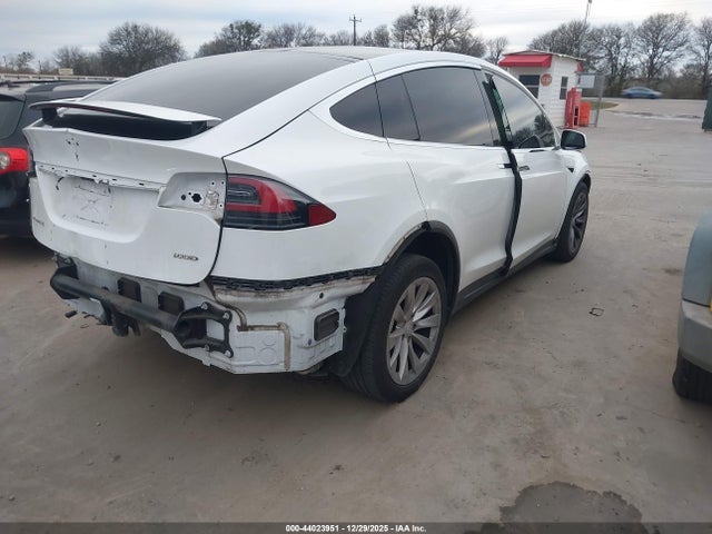 Продажа на аукционе авто 2018 Tesla Model X 100d/75d/p100d, vin: 5YJXCBE29JF088402, номер лота: 44023951