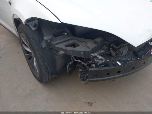 Продажа на аукционе авто 2018 Tesla Model X 100d/75d/p100d, vin: 5YJXCBE29JF088402, номер лота: 44023951