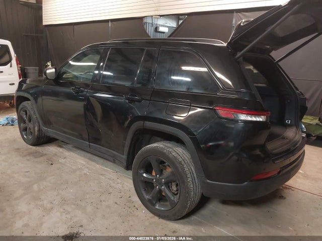 2023 JEEP GRAND CHEROKEE 1C4RJHAG9P8882103 Photo 2