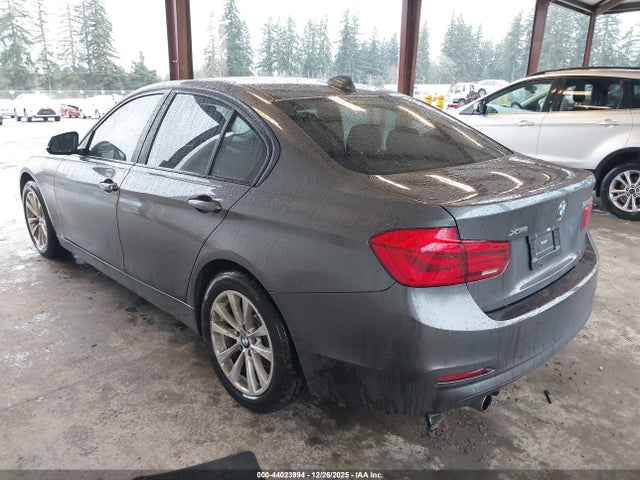 2018 BMW 320I WBA8A3C51JA499828 Photo 2