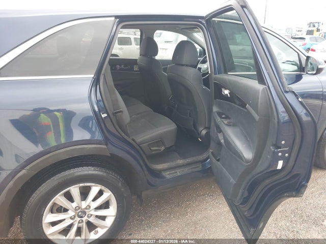 Продаж на аукціоні авто 2019 Kia Sorento 3.3l Lx, vin: 5XYPGDA5XKG489922, номер лоту: 44024327