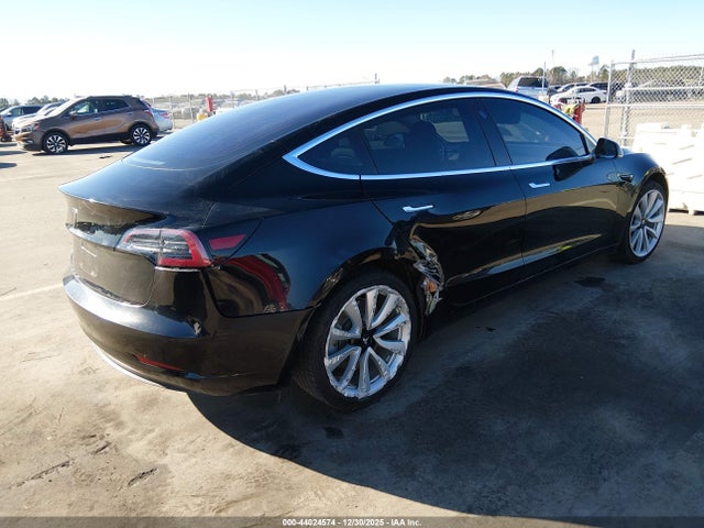 2018 TESLA MODEL 3 5YJ3E1EA3JF050304 Photo 3