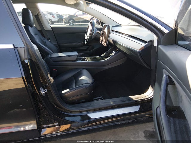 2018 TESLA MODEL 3 5YJ3E1EA3JF050304 Photo 4