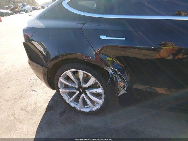 2018 TESLA MODEL 3 5YJ3E1EA3JF050304 Photo 5