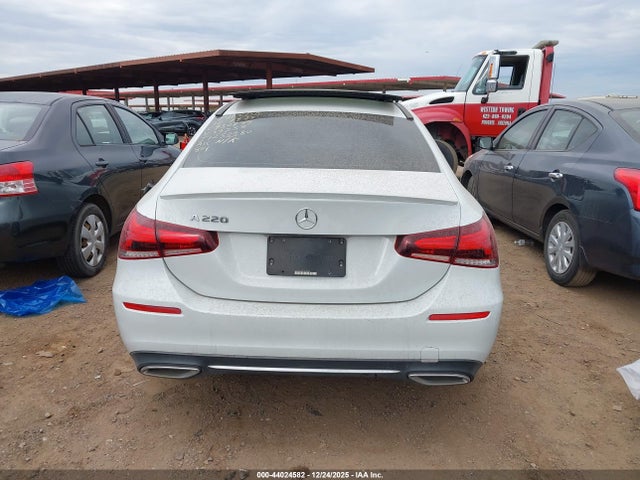 WDD3G4EB4LW039238 Mercedes-Benz A 220