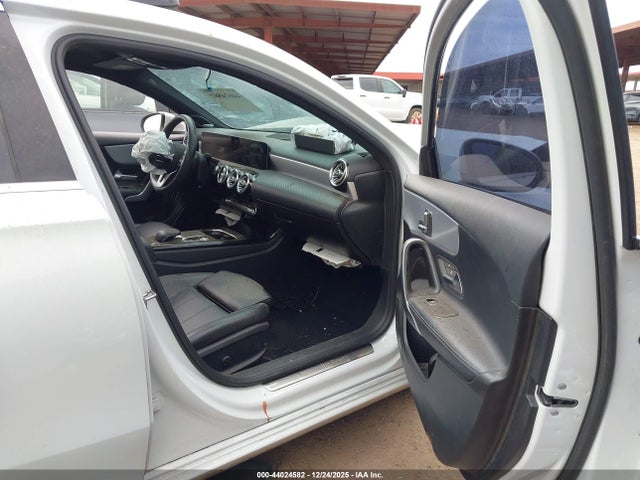 WDD3G4EB4LW039238 Mercedes-Benz A 220