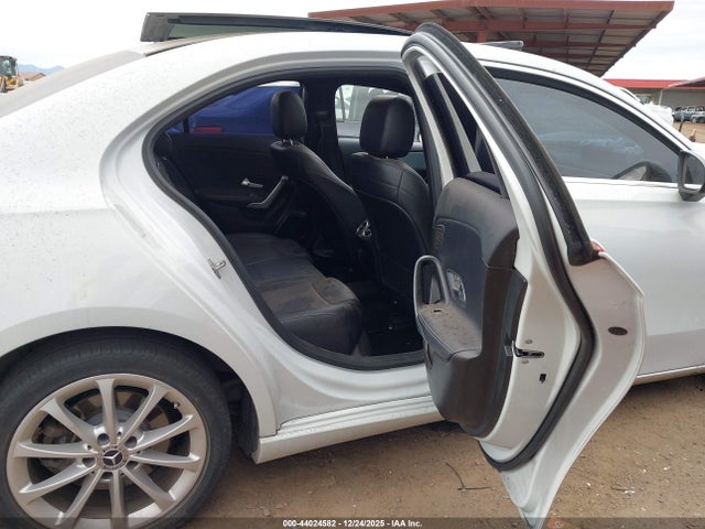 WDD3G4EB4LW039238 Mercedes-Benz A 220