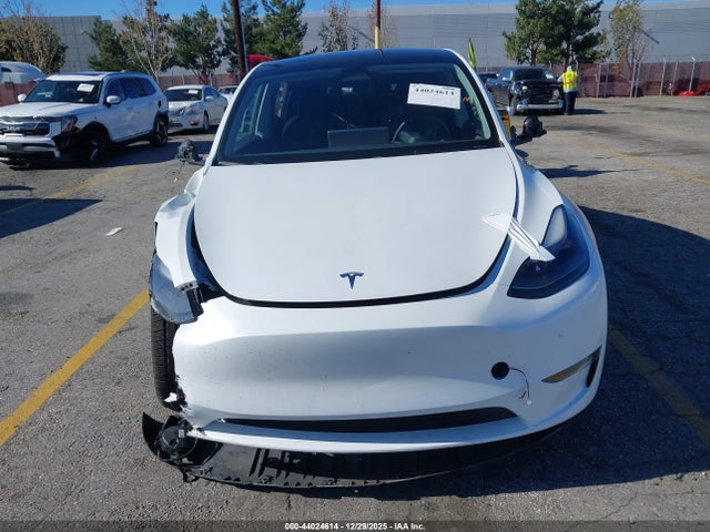 2024 TESLA MODEL Y 7SAYGDEE0RA216410 Photo 5