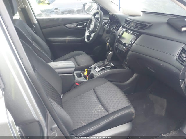 2018 Nissan Rogue S მანქანა იყიდება აუქციონზე, vin: KNMAT2MV7JP552701, აუქციონის ნომერი: 44024619