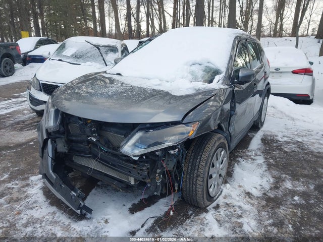 2018 Nissan Rogue S მანქანა იყიდება აუქციონზე, vin: KNMAT2MV7JP552701, აუქციონის ნომერი: 44024619