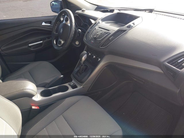 44024666 :رقم المزاد ، 1FMCU9G94FUA52268 vin ، 2015 Ford Escape Se مزاد بيع