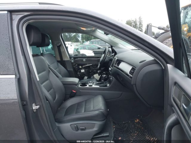 2012 VOLKSWAGEN TOUAREG WVGEF9BP2CD010847 Photo 4