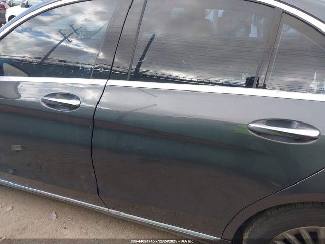 55SWF4KB0FU030722 Mercedes-Benz C 300 Luxury 4matic