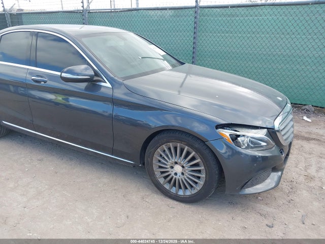 55SWF4KB0FU030722 Mercedes-Benz C 300 Luxury 4matic