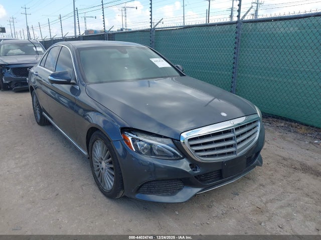 55SWF4KB0FU030722 Mercedes-Benz C 300 Luxury 4matic