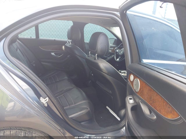 55SWF4KB0FU030722 Mercedes-Benz C 300 Luxury 4matic