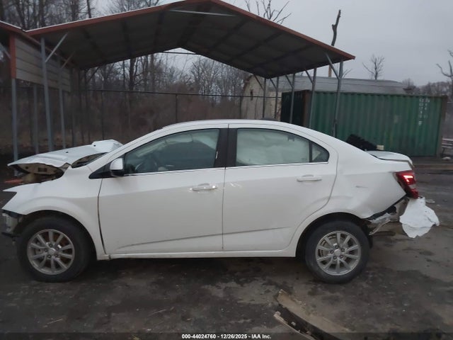 44024760 :رقم المزاد ، 1G1JD5SH8H4122871 vin ، 2017 Chevrolet Sonic Lt Auto مزاد بيع