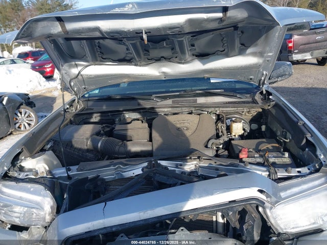 3TYSZ5AN2NT084255 Toyota Tacoma Sr V6