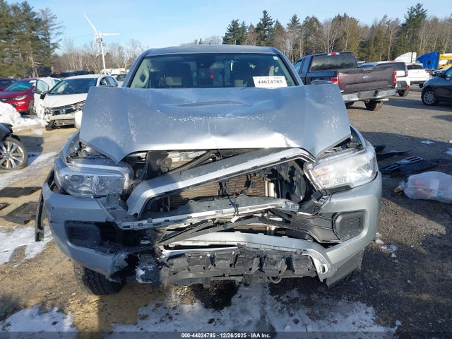 3TYSZ5AN2NT084255 Toyota Tacoma Sr V6