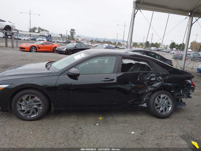 KMHLM4DGXRU753634 Hyundai ELANTRA SEL
