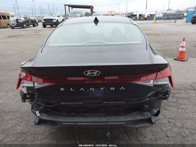 KMHLM4DGXRU753634 Hyundai ELANTRA SEL