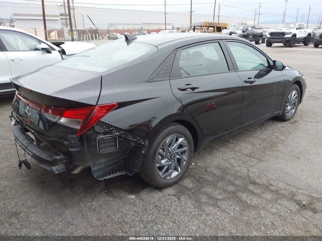 KMHLM4DGXRU753634 Hyundai ELANTRA SEL