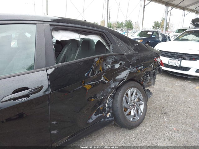 KMHLM4DGXRU753634 Hyundai ELANTRA SEL